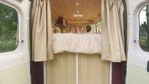 Camper Moos – Atmospheric, completely off-grid self-build camper van 
