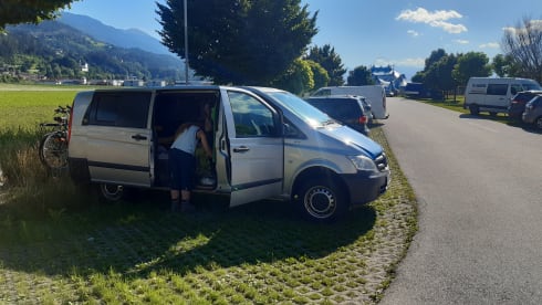 Norbi – Former police car with 4WD for great trips