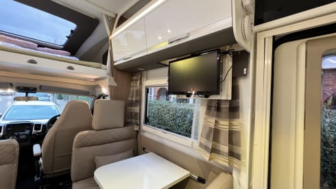 Dolly – Luxury 7 birth Family Motorhome 