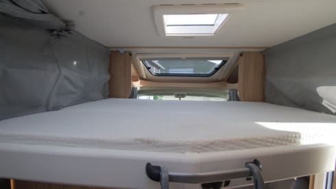 Sunlight T65 – Très beau camping-car Sunlight spacieux pour 4 personnes de 2023, beaucoup d'espace de rangement.