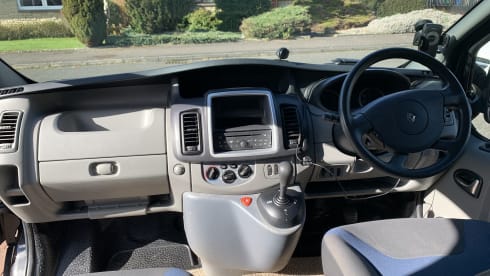 VangelaCampervan – 2 berth Renault Trafic auto campervan close to Edinburgh Airport 