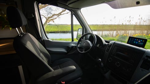 Gigi – 2p Mercedes Sprinter Off Grid (Bed 02m05!)