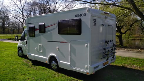Merry Mary – Spacious Rimor 98p 2019 - Single beds - Pull-down bed - Air conditioning - Lots of sunlight