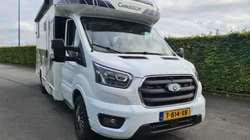 T814XB – Chausson 777GA Automatic Titanium Premium very luxurious, km free