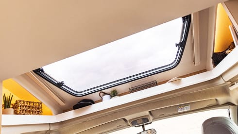 Adventure – 4p Sunlight T670s Automatic + WIFI on the go
