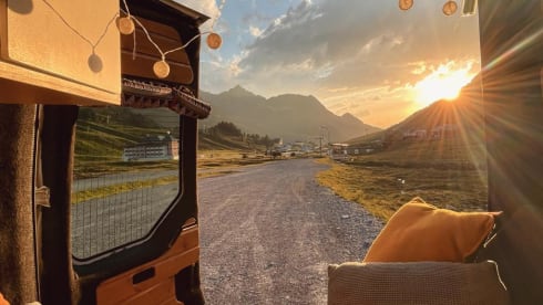 Feel at home in this DIY camper and go on a journey of discovery!