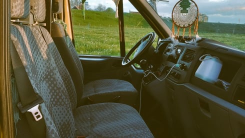 FESTIVALBUS – Converted "FESTIVALBUS" for 5 people! (2012 Ford Transit)