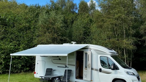 Very luxurious and complete Hymer camper, cream of the crop