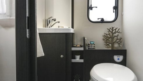 New 71 reg Roller Team 696 4 Birth Luxury Motorhome