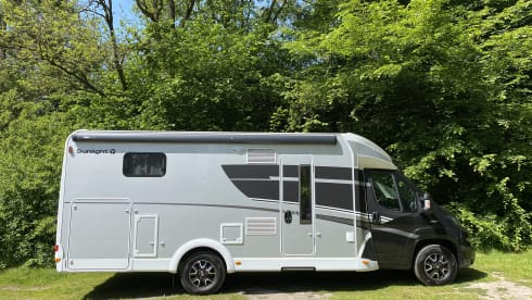 Beautiful 4p Sunlight T68 with single beds and pull-down bed from 2022