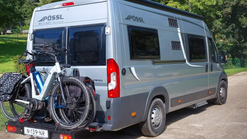 Pössl road cruiser from 2017 with longitudinal beds