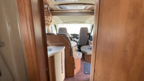 Edens Wanderlust – Luxury camper with every convenience, a dream on wheels!