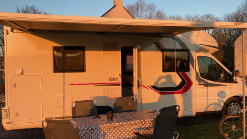 Droom op wielen! – Luxury family camper with very large living space