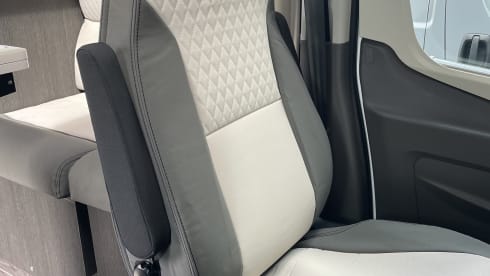 Feel Home on wheels – New and spacious Roller Team 2023 with central bed