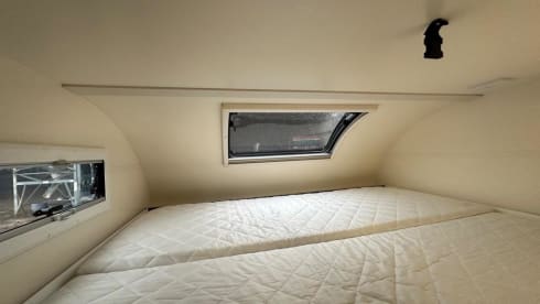 6 berth Ford Rollerteam 675
