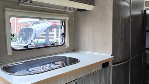 Family camper with 3-person bunk bed (6 persons)