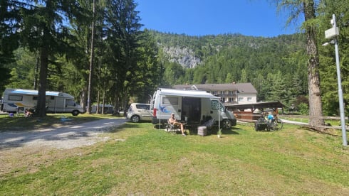 Johnnie – 2p Peugeot bus uit 2002