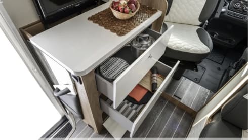 Wanderer – 6 berth Roller Team semi-integrated from 2022 Automatic