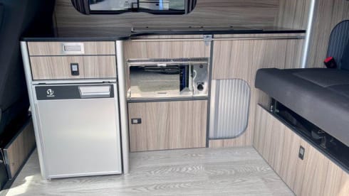 (VW003) 2022 AUTO 'Rebellion' VW Camper Van Sleeps 2 Adults + 2 children