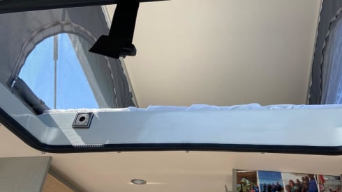 Batvan – Grote luxe Hymer-camper met 5 slaapplaatsen uit 2021