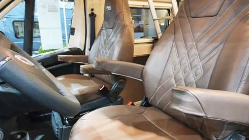 Full option 4p POP-UP Bus camper