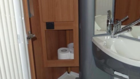 Dethleffs A5881 – Luxury 6-person Dethleffs camper 2x Airco, Navi, bunk bed