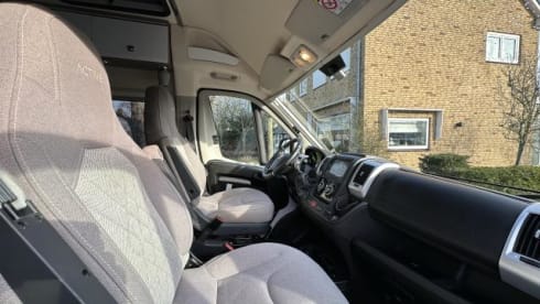 Compacte 4p Bürstner buscamper 2021