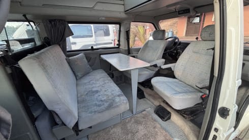 Betty de Bus – 4p Volkswagen campervan uit 1996