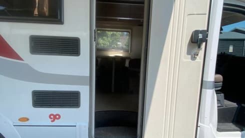 Burstner Argos – Burstner Argos 6-p Alcove + bunk bed incl. complete inventory !!