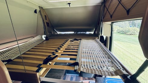 Comfortabel op avontuur als gezin van 4 of met z’n tweeën – 4P bus camper Fiat Ducato - Knaus Boxstar (transverse bed 2P + lifting bed 2P)