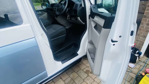 Valerie – 4 berth Volkswagen T6 Campervan