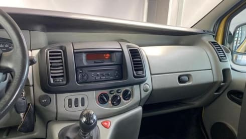 PeiPei – 3/4 seater Renault Trafic from 2003
