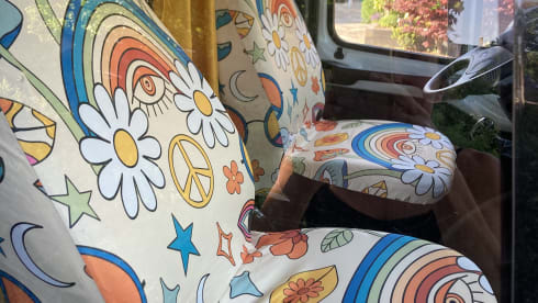 Little Miss Sunshine – Sunny spacious family camper with bed (6 persons)