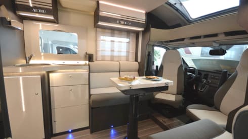 Roller Team 266 TL – Modern motorhome (2022) with luxurious queen-size bed and separate wellness area.