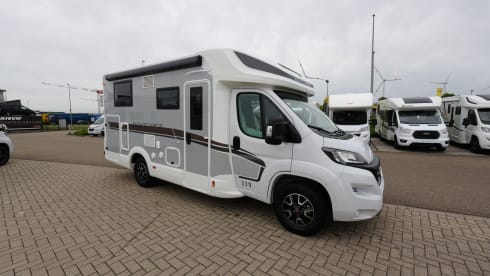 Utopia – 4p Peugeot semi-integrated uit 2024