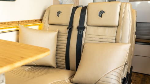 THE JUGGERNAUT – 5 berth Volkswagen bus from 2016