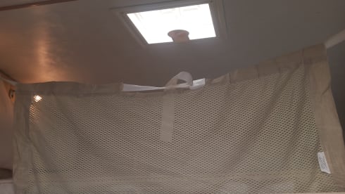 ELNA – Heerlijke comfortabele gezinscamper met aparte slaapkamer 