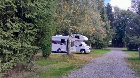 Happy Tour – Camping-car familial Rimor Alcove 2023 pour 6 personnes avec lits fixes 