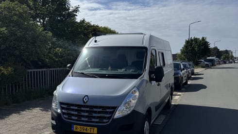 WoodenCabin on Wheels – 3p Renault campervan uit 2025 