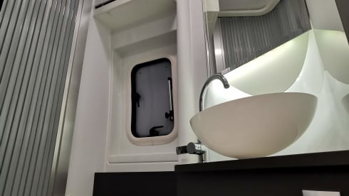Adria Supreme LUXE bus camper (automatic / year 2021)