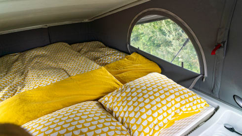 Luxe Hymer buscamper met lengte bedden