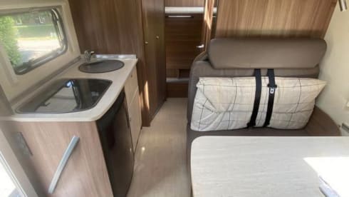 Burstner Argos – Burstner Argos 6-p Alcove + bunk bed incl. complete inventory !!
