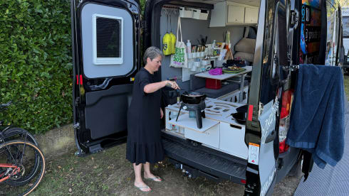 den DJ – Une fête partout - van pour 2