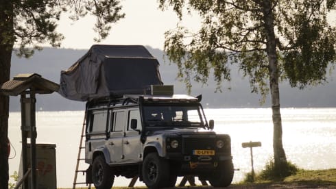 Louver – 2/3p Landrover Defender 110. Complete installation for your comfortable adventure