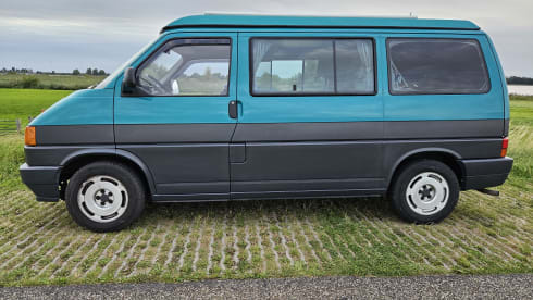 Happy place – 4p Volkswagen campervan from 1994
