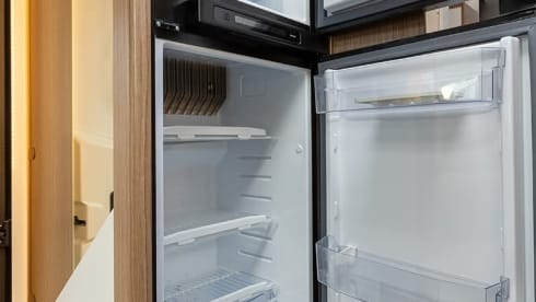 Carado T459 semi-integrated with queen-size bed from 2022