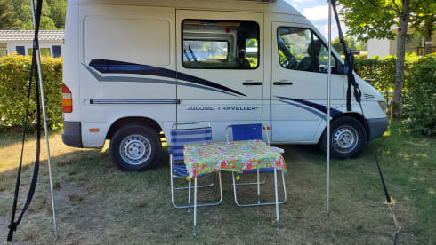 Barry Klasbak – Compact, cozy and maintained Mercedes Sprinter for 2 (tall) people