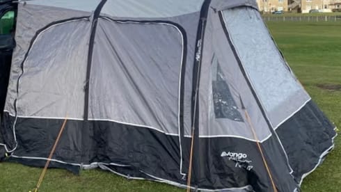 Vanessa – 4 berth Volkswagen T5 campervan 2.5 pdtdi 2007