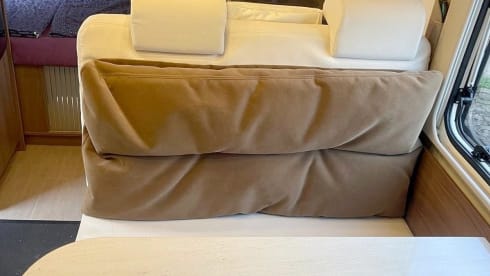 Goldie – Bürstner Ixeo IT 664, Standklima, AHK, Markise, Hubbett