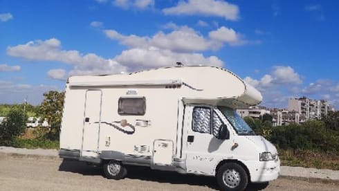 ERCOLITO  – Compact coachbuilt motorhome